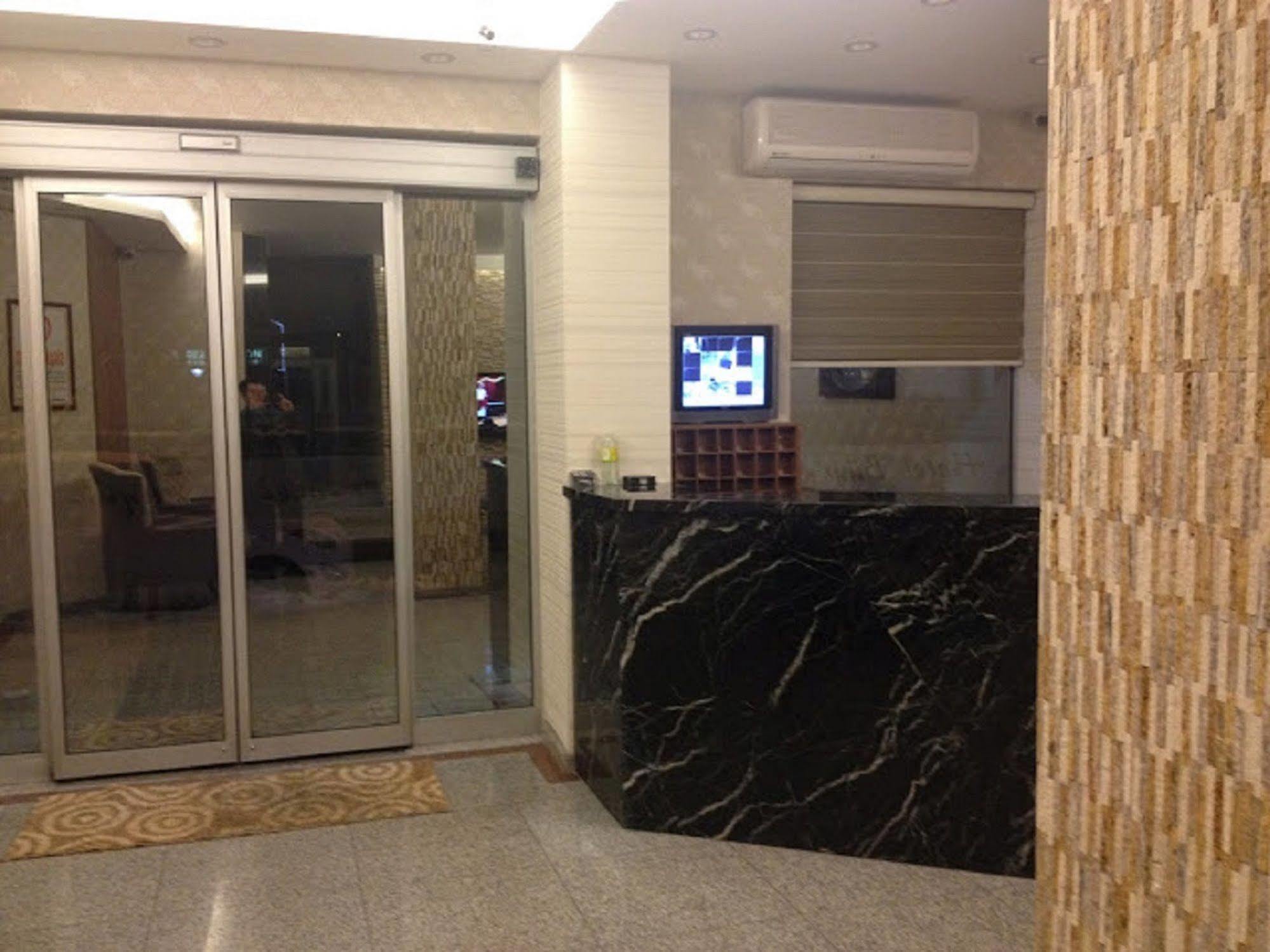 Buyuk Hotel Balqash Zewnętrze zdjęcie